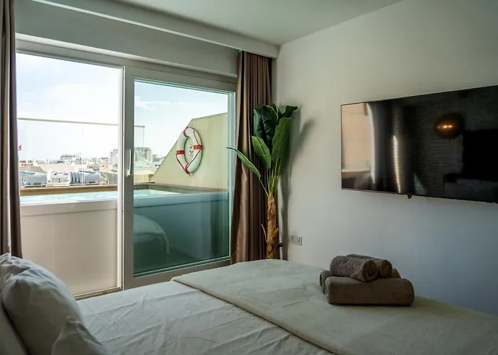2br Luxury Penthouse And Apartment, Each With A Terrace, Private Pool And Valletta Views Sliema