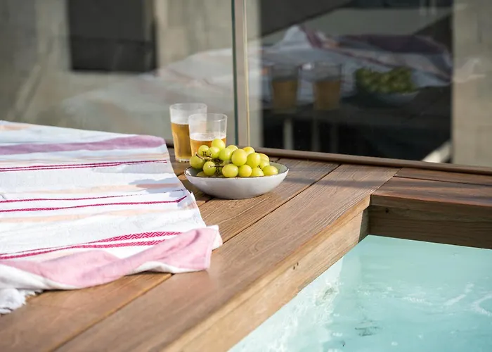 Apartamento 2br Luxury Penthouse And Apartment, Each With A Terrace, Private Pool And Valletta Views *