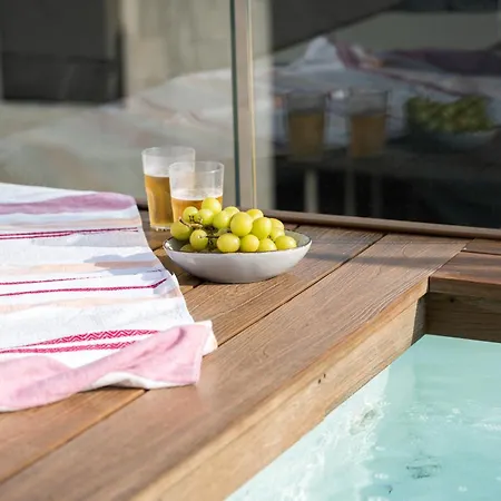 Apartman Rop Penthouse & Rof By Homega, Terrace, Private Pool & Valletta Views *