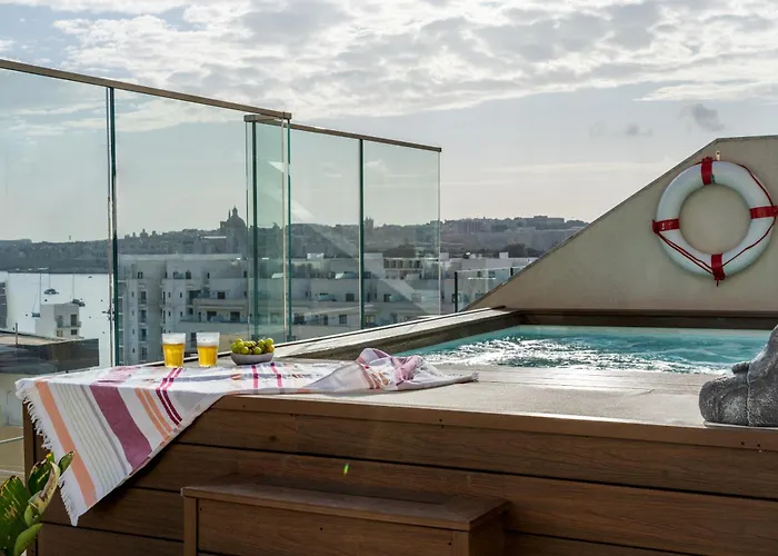 Apartament 2br Luxury Penthouse And Apartment, Each With A Terrace, Private Pool And Valletta Views Sliema