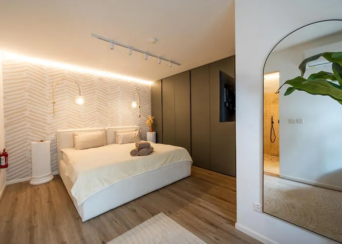 Apartament 2br Luxury Penthouse And Apartment, Each With A Terrace, Private Pool And Valletta Views